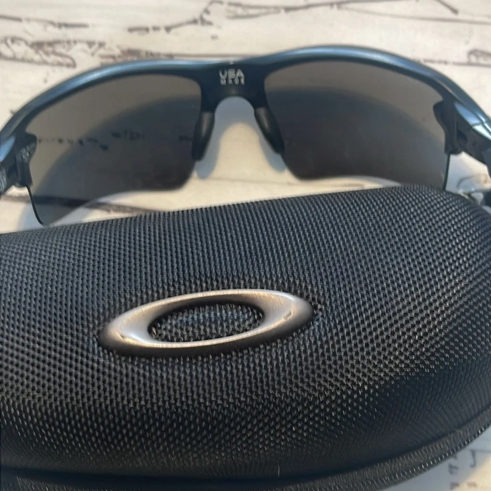 Oakley NFL NE patriots Flak 2.0 Prizm case Accessories Preowned